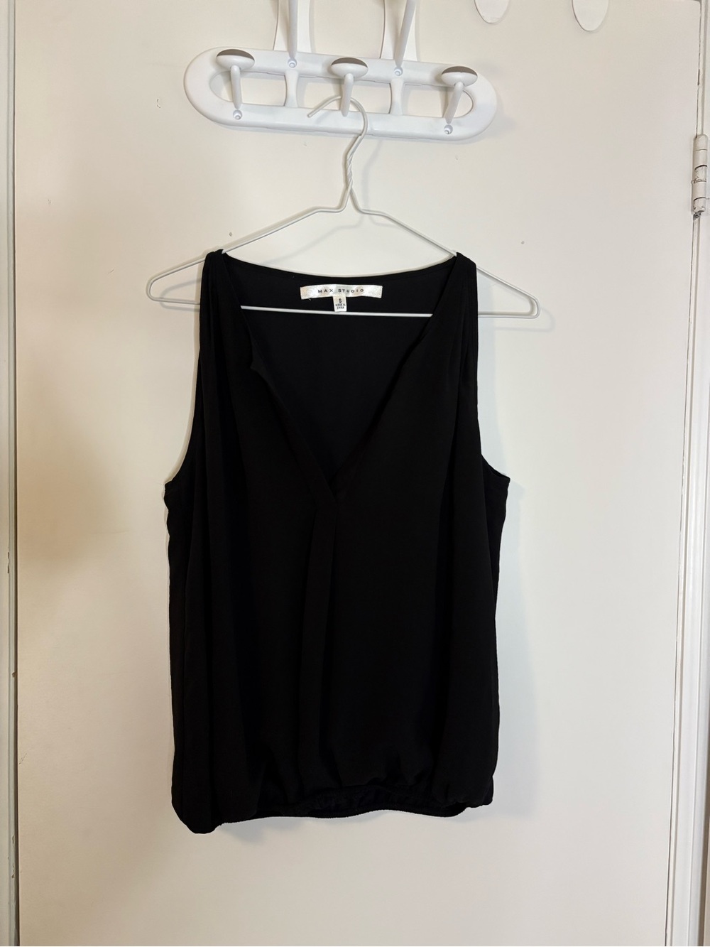 Max Studio Black Sleeveless V-Neck Blouse